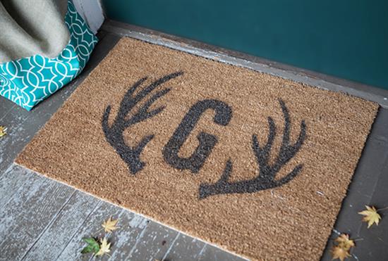 Monogram Doormat | 4 Ways Gorgeous Personalize Your Front Entrance Monogram Doormat