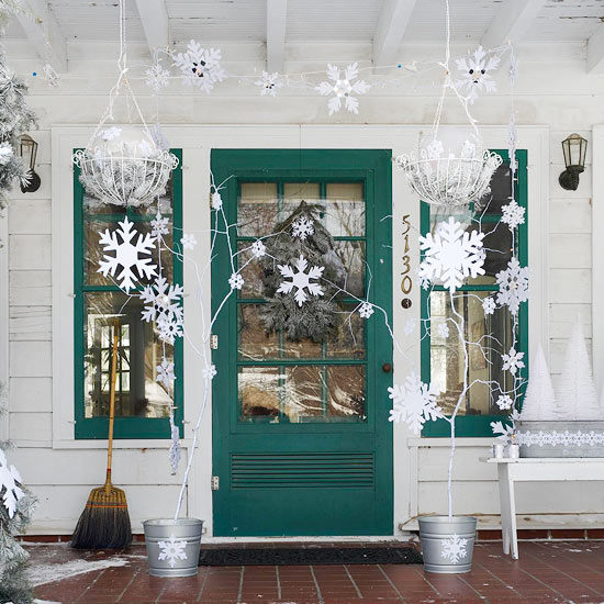 Monochromatic Front Porch Decorations Create A Winter Wonderland